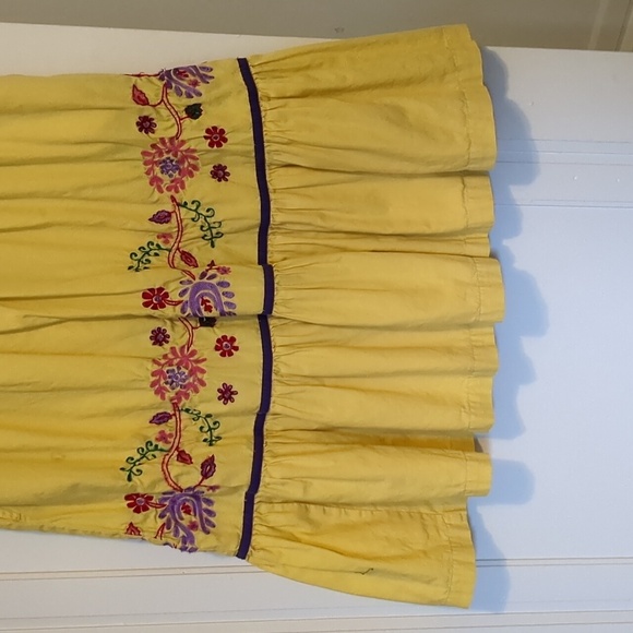 Yellow Embroidered Patio Day Dress Muumuu Style Size Small With Pockets - Picture 3 of 4